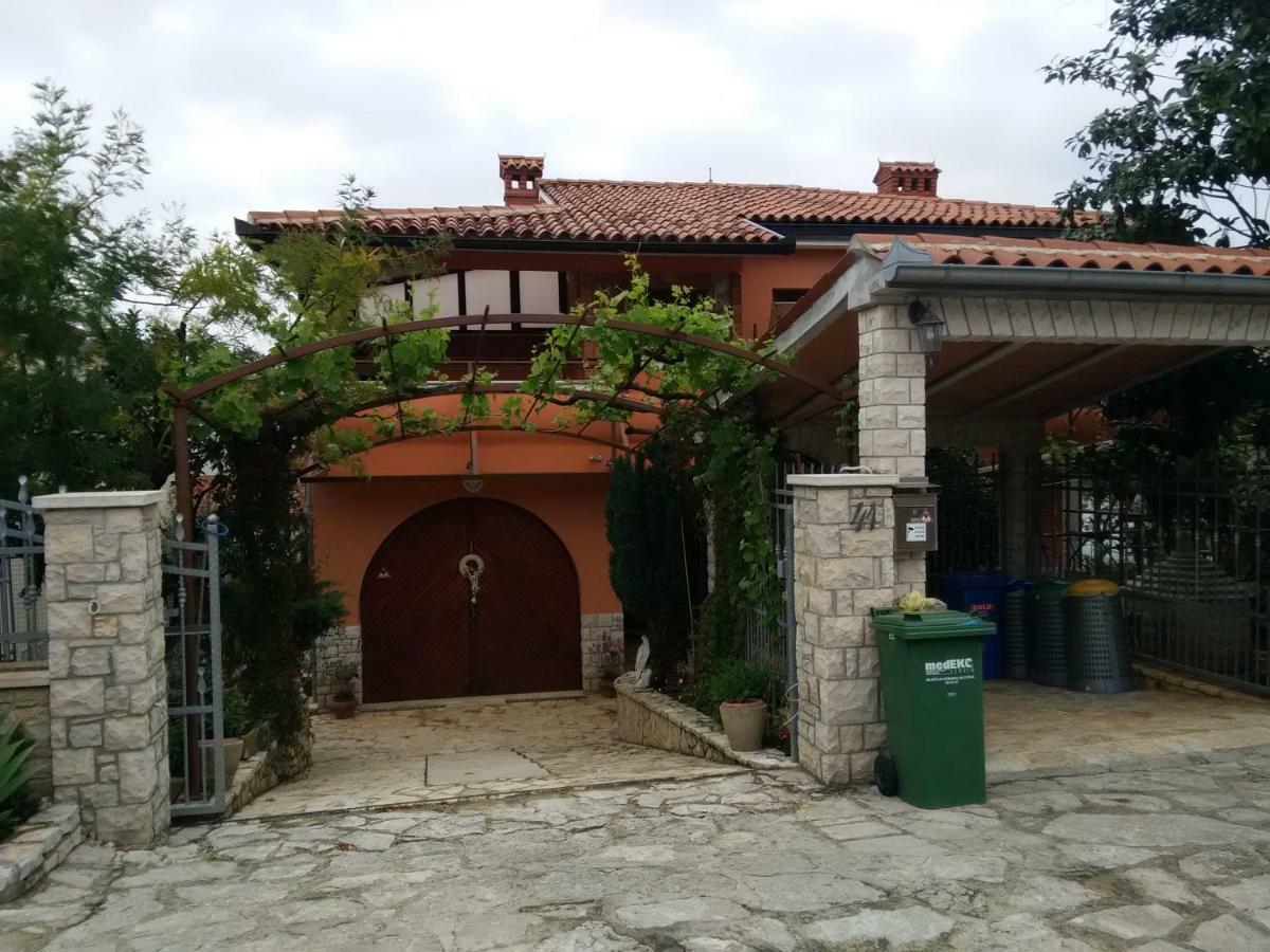 Apartments Villa Mavero Banjole Exterior foto